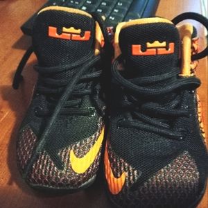 LeBron James NIKE black & orange kids size 7c. Sneakers